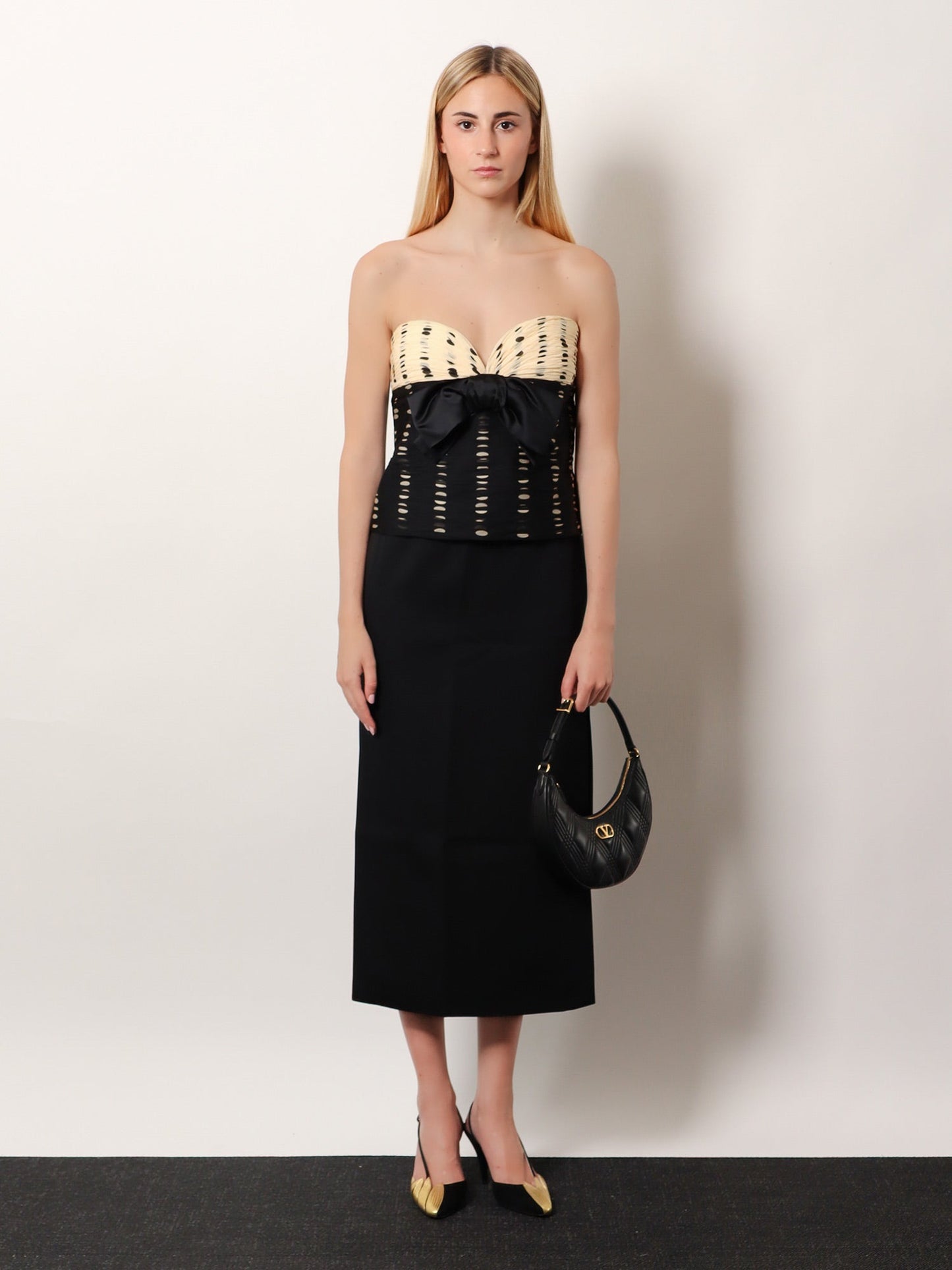 VALENTINO GARAVANI Quiltie 67 leather shoulder bag with Vlogo